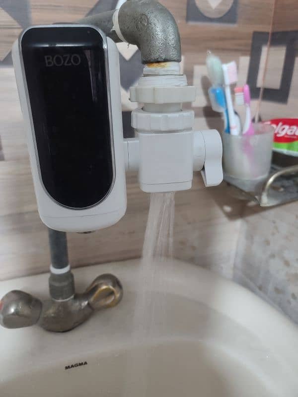 urgent sale instant geyser with new condition 0