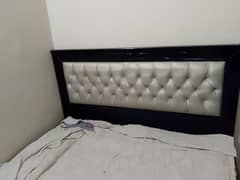 black queen size bed with gray front body .