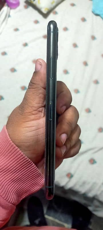 11 pro max 64 gb no pta. no msg only call 2