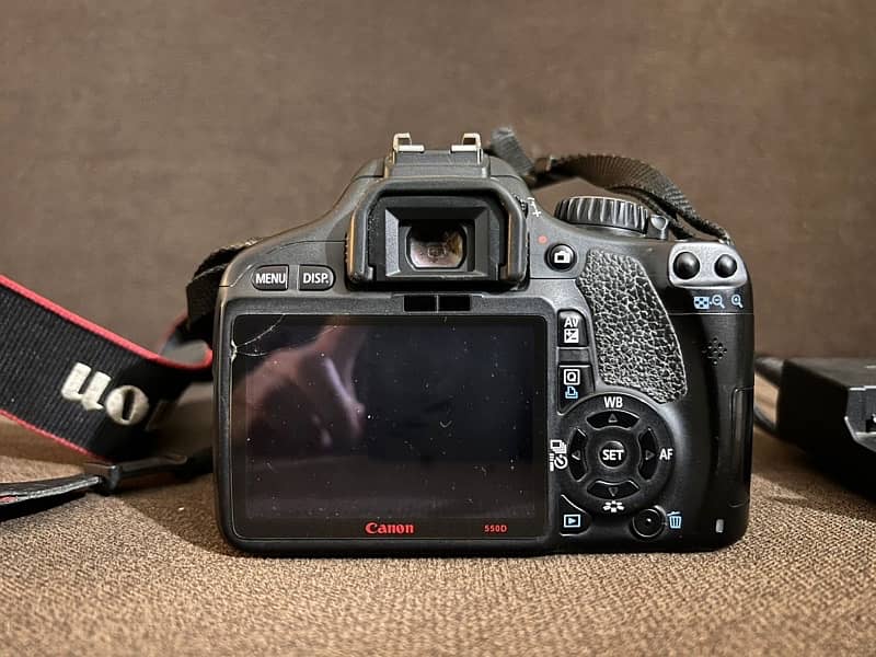 CANON EOS 550D with 18-55mm Lens 0