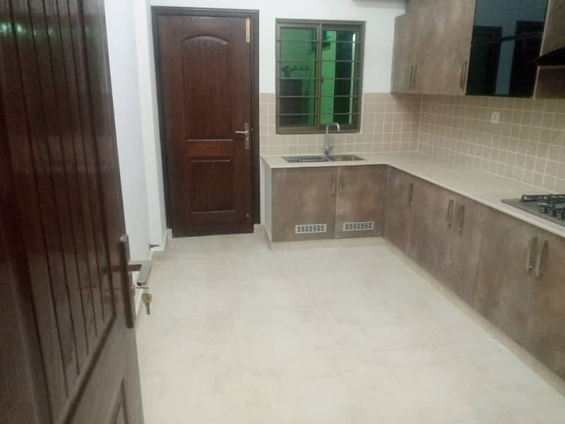 12 Marla 4 Bed Brand New Flat For Rent In Askari 11- D, Lahore 0