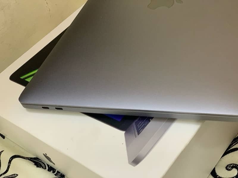 macbook pro m1 chip 2020 model 13” 8