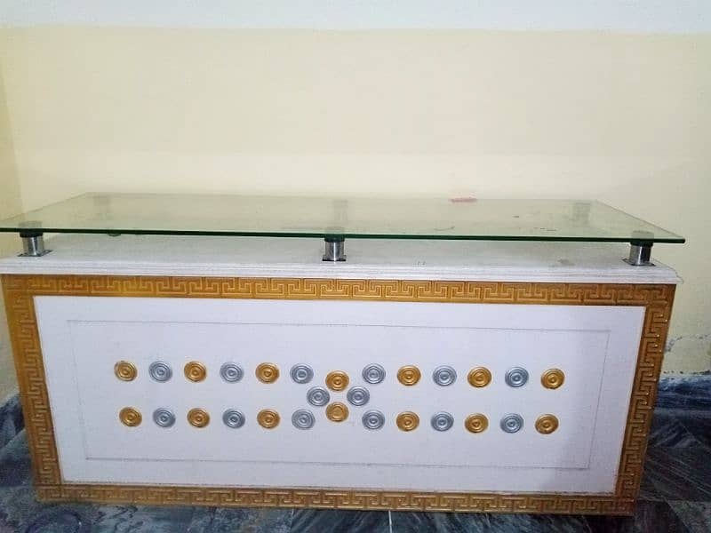 2 counter avaiable for shop with solid glass 2