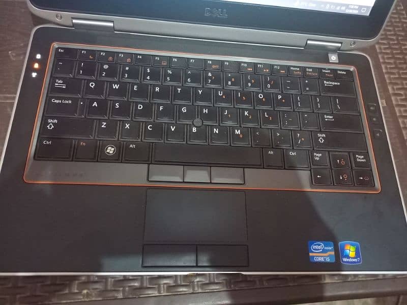 Dell Latitude E6320 1