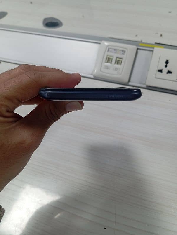 infinix hot 11 play 10/9 condition 1