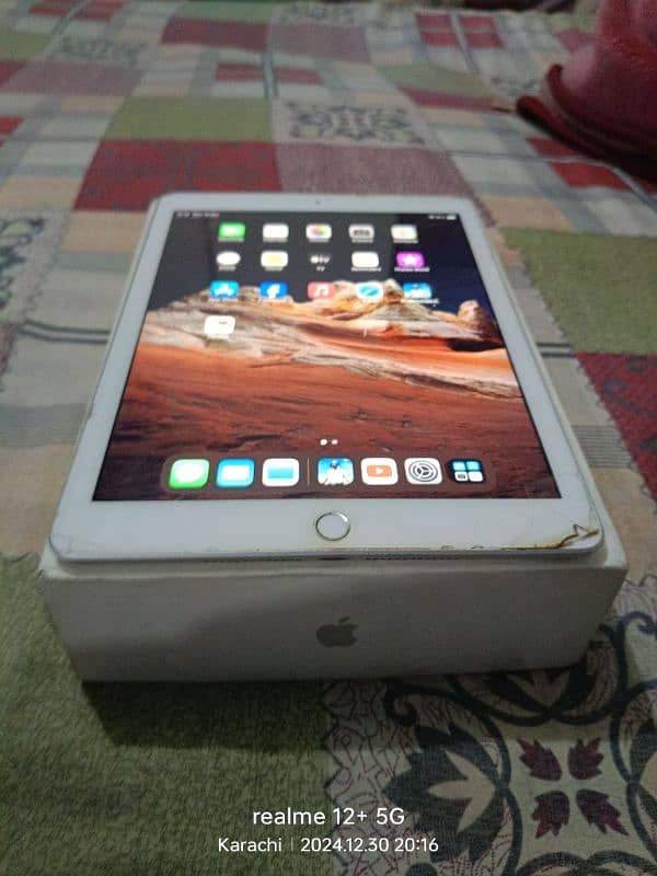 Ipad 6th Generation in good fresh condition 0