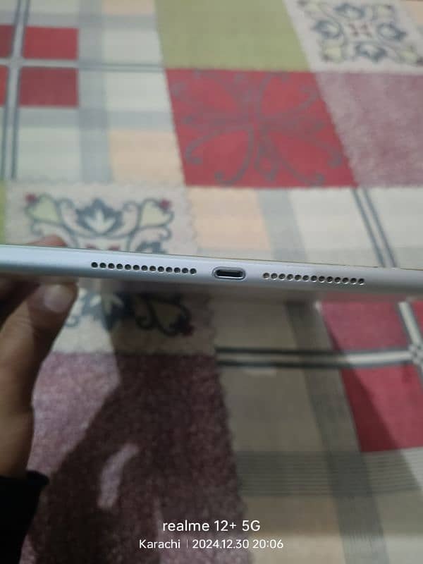 Ipad 6th Generation in good fresh condition 10