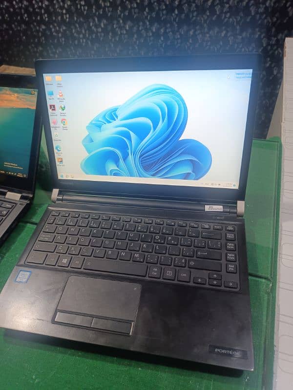 Toshiba Portege R30 Intel Core i5 6200M 8GB RAM 256GB ssd 13.3" HD 1