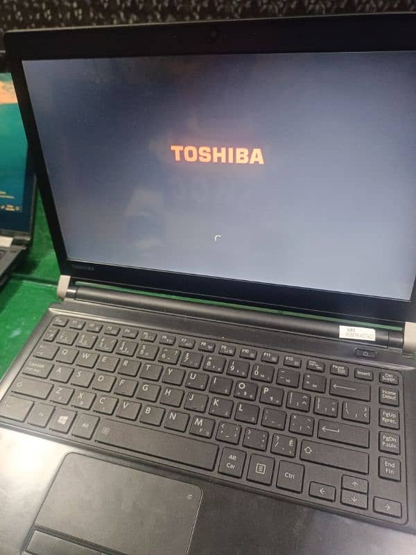 Toshiba Portege R30 Intel Core i5 6200M 8GB RAM 256GB ssd 13.3" HD 5