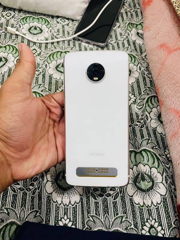 Moto z4 1