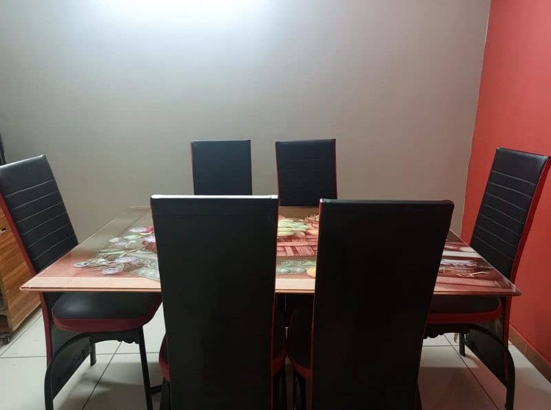 Six-seater dining table 0