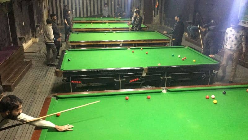 snooker club 5 table hostel city 0