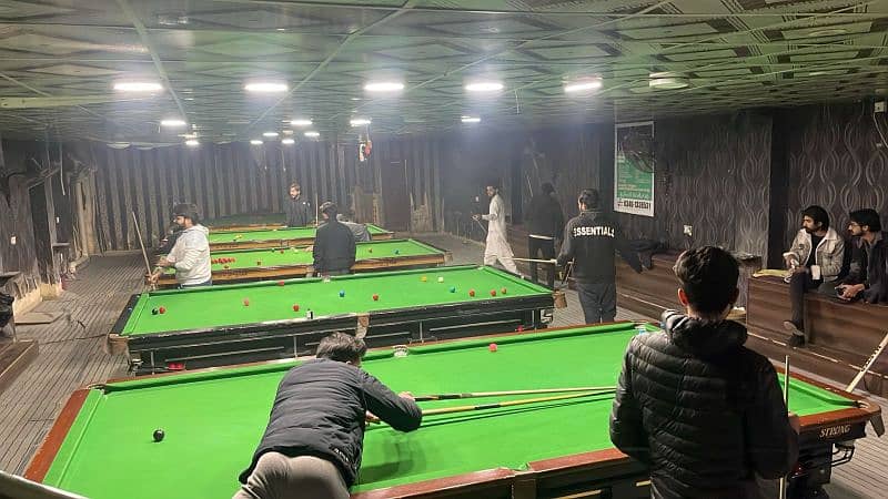 snooker club 5 table hostel city 2