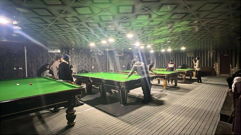 snooker club 5 table hostel city 3