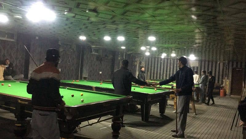 snooker club 5 table hostel city 6