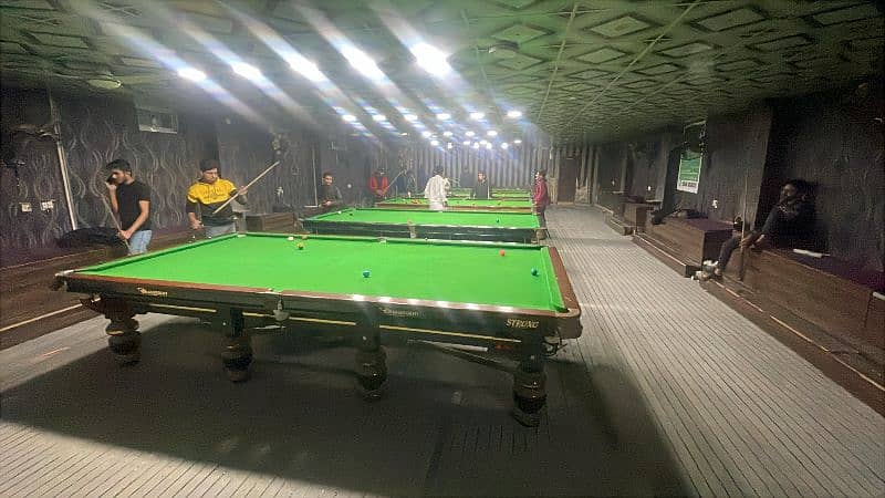 snooker club 5 table hostel city 7