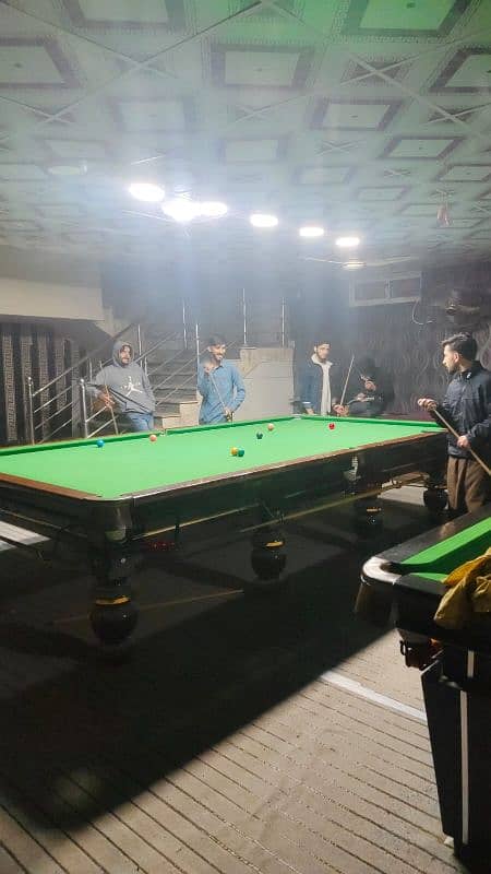 snooker club 5 table hostel city 8