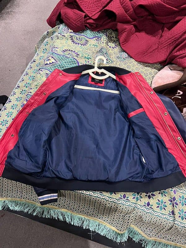 outfits orgnil Jacket sale 2 years use size midum 3