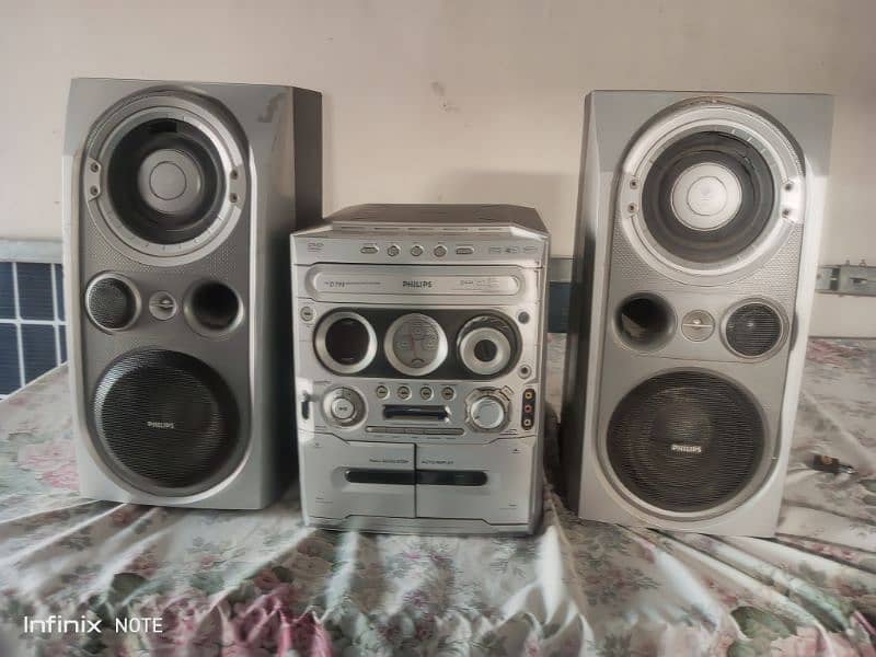 PHILIPS sound system. Amplifier+ 2 speakers 0