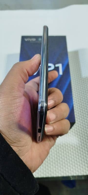 Vivo V21 4