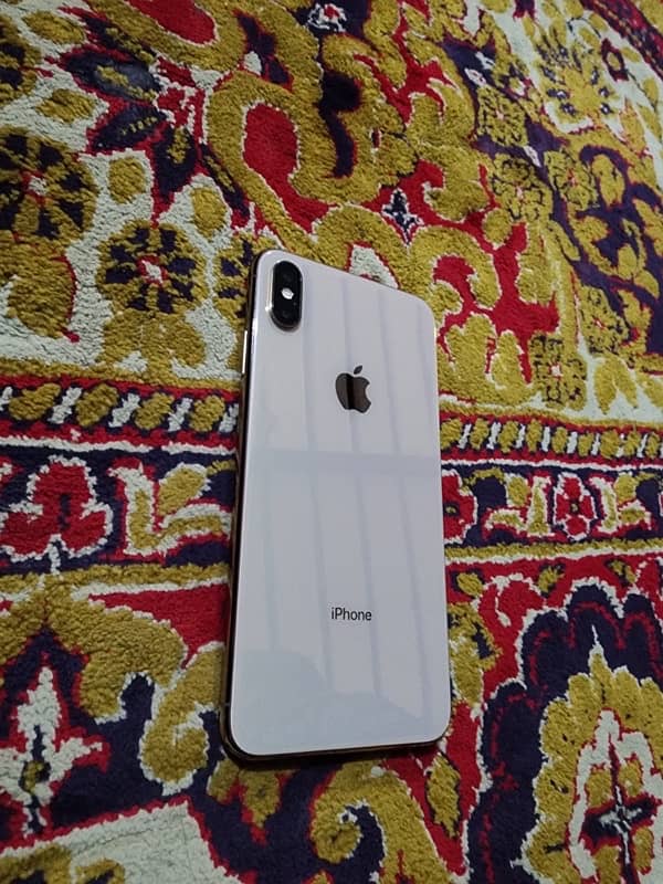 Iphone xsmax non pta 2 sal sy sim chal rhi glich all sim working 0