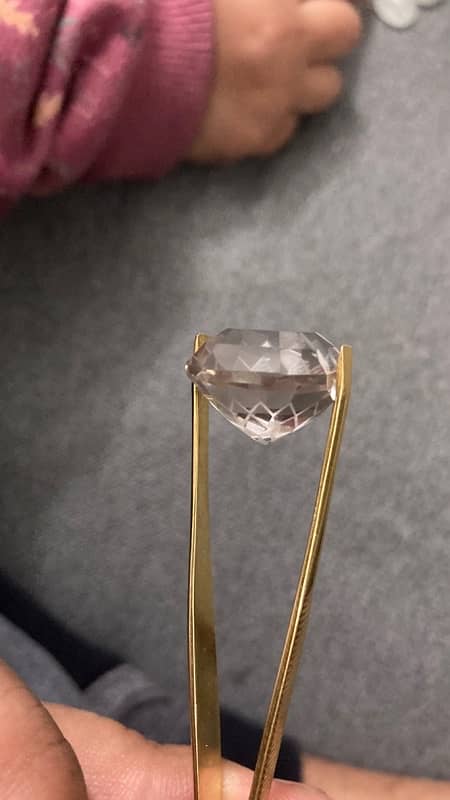 Gemstone Quartz in Daiamond cut 3