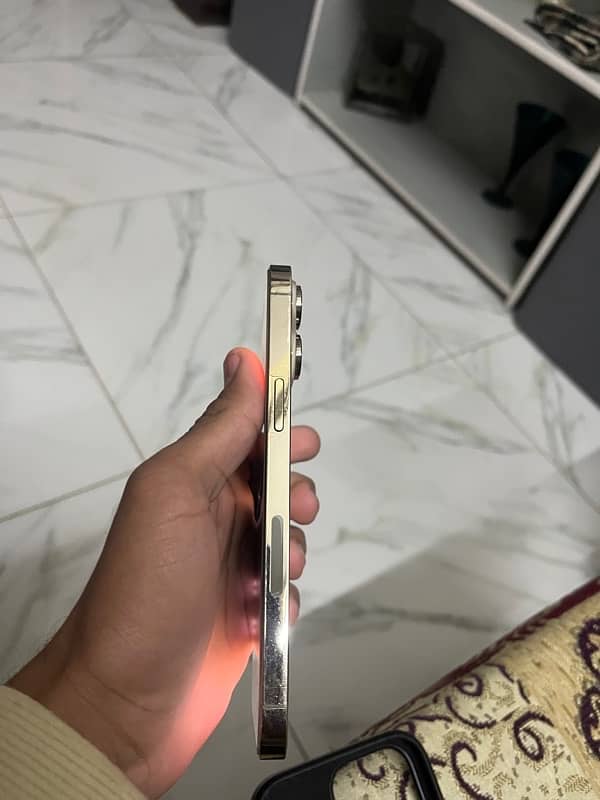 iphone 14 pro max golden colour 128 gb JV 5