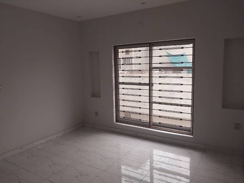 GOOD LOCATION, 10 MARLA FULL HOUSE AVAILABLE FOR RENT IN WAPDA TOWN 5