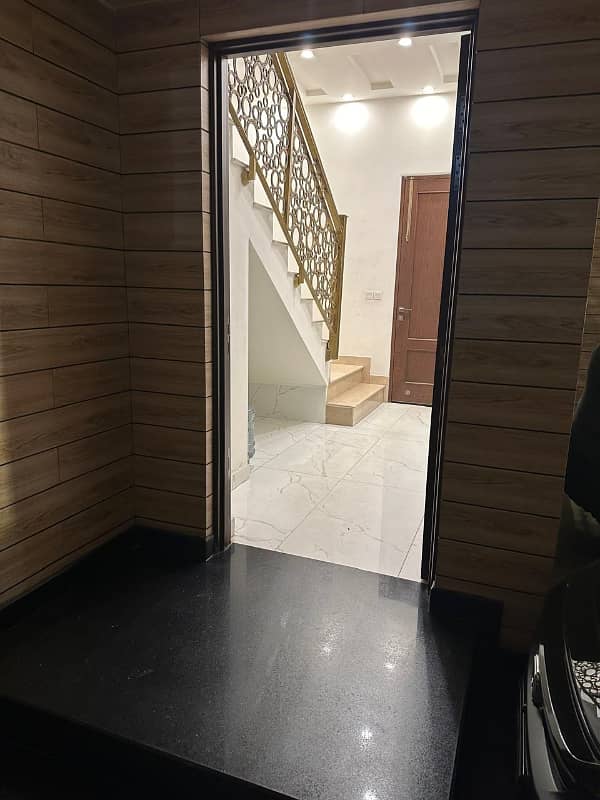 GOOD LOCATION, 10 MARLA FULL HOUSE AVAILABLE FOR RENT IN WAPDA TOWN 14