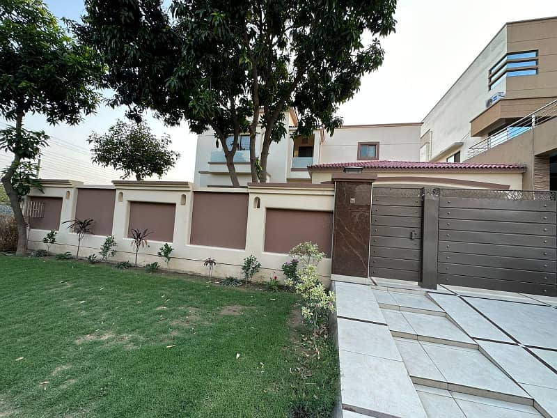 1 KANAL FULL BEAUTIFUL HOUSE AVAILABLE FOR RENT IN WAPDA TOWN 10