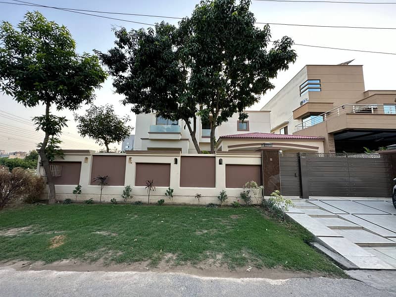 1 KANAL FULL BEAUTIFUL HOUSE AVAILABLE FOR RENT IN WAPDA TOWN 13