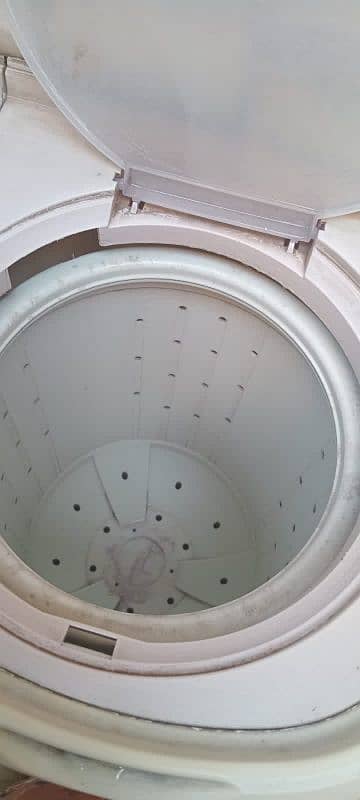 Selling washing machine and dryer 4