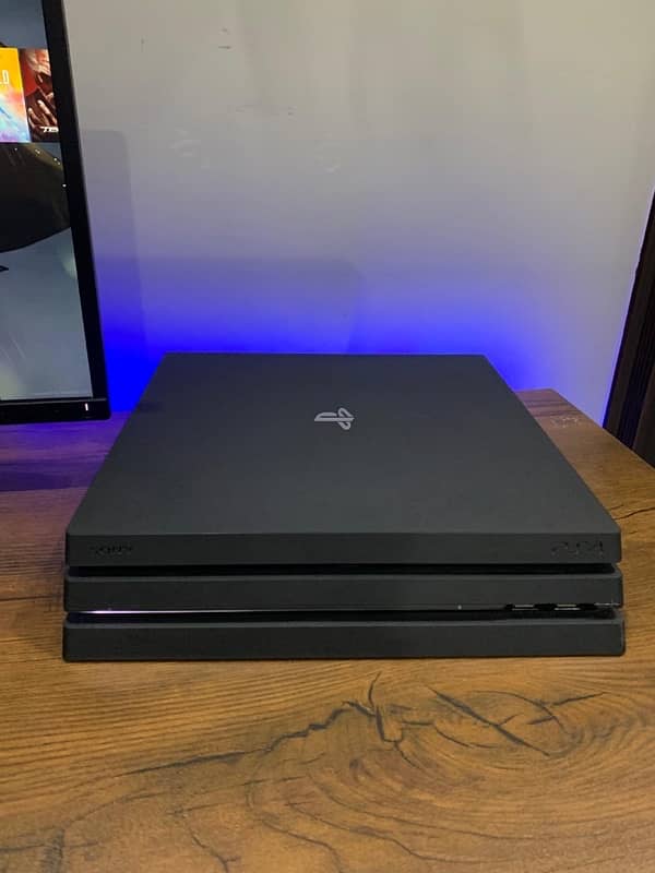 Ps4 Pro 1Tb with All Original Accessories Controllers and 3 CDs 2