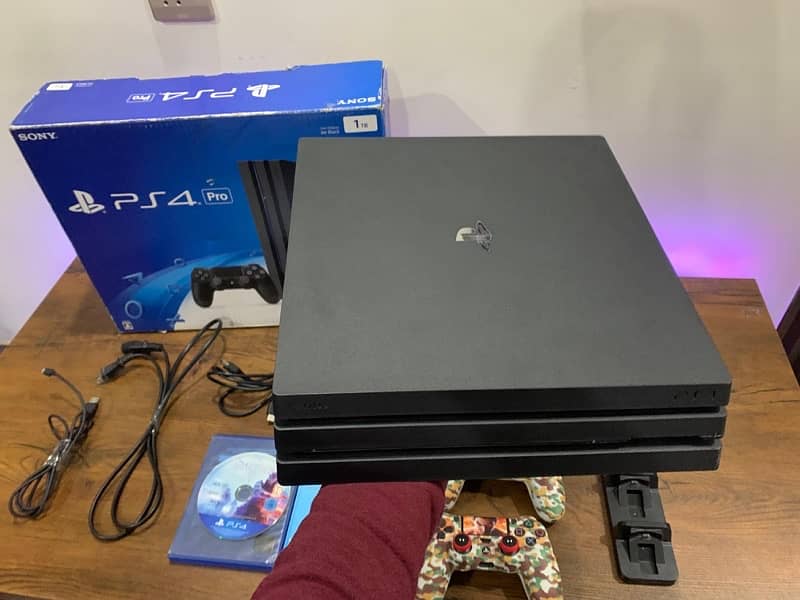 Ps4 Pro 1Tb with All Original Accessories Controllers and 3 CDs 4