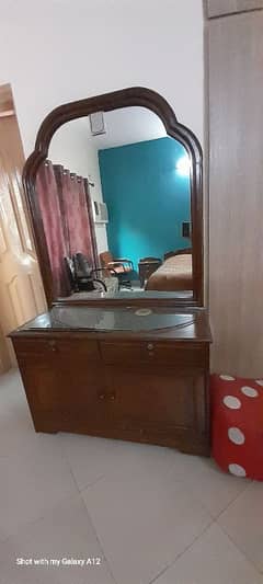 Dressing table