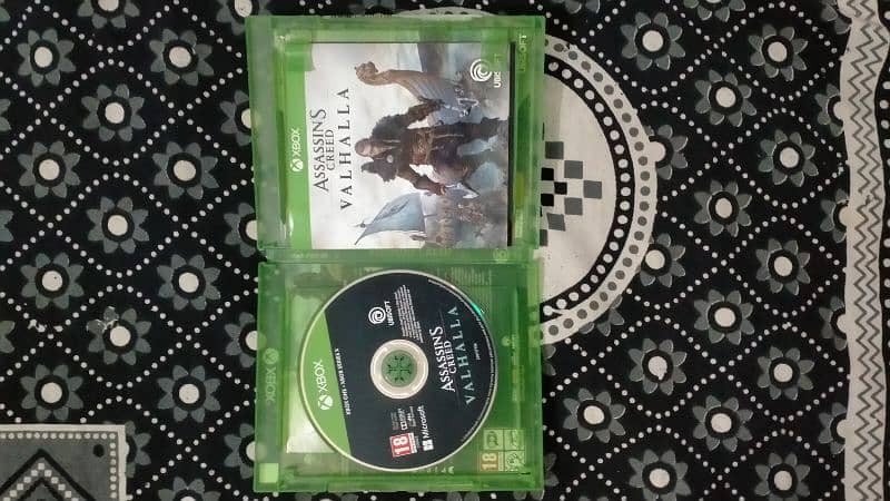 assassin's Creed Valhalla Xbox one used but working perfectly 2