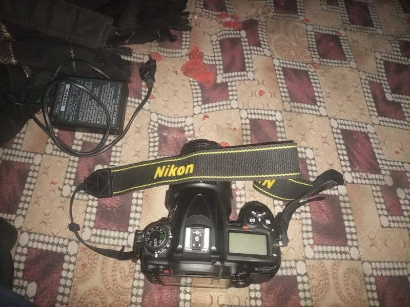 Nikon D7000 10/10 charger battery lence bage and balt 4