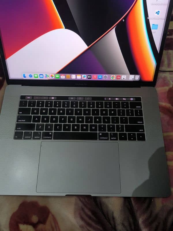 MacBook Pro 2019 16/512 1