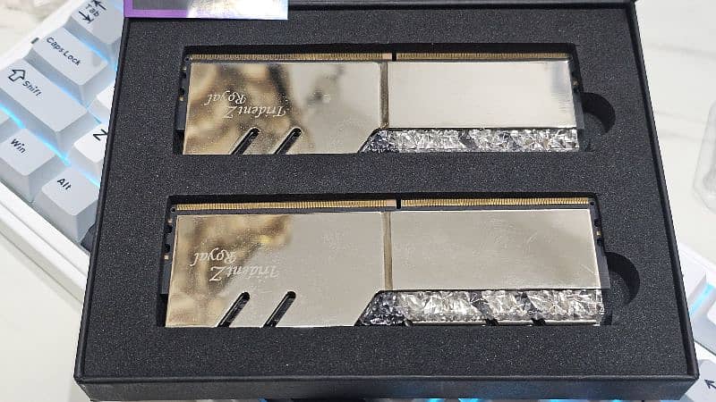 Ram: G Skill- Trident Z Royal Silver 16GB 1