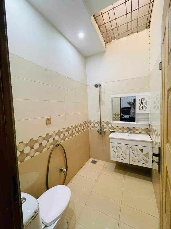 5 Marla Used House For Sale In Bahria Town Lahore 4