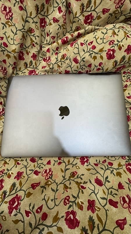 Macbook Pro 15’’ 2017 16/512 1