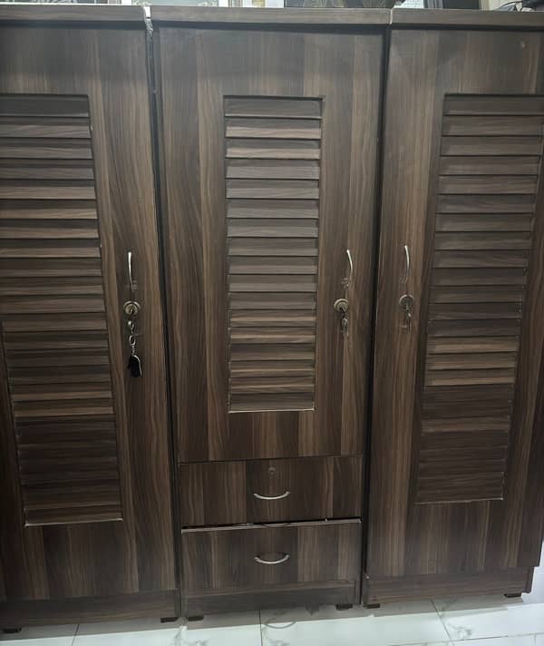 full bedroom set, with full wadrobe & vanity 3