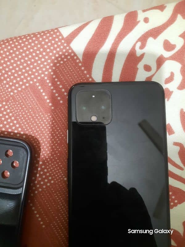 Pixel 4 black 4\64 minor dot 0