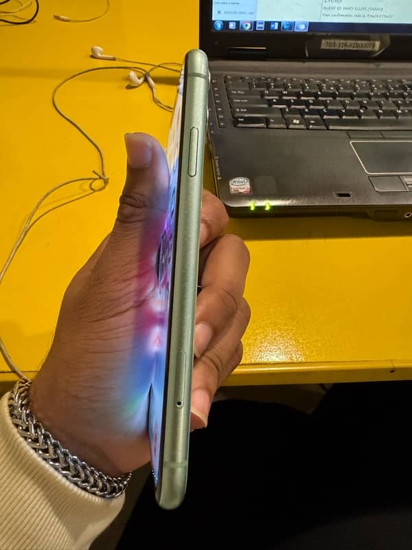 Iphone 11 64GB factory Unlocked 1