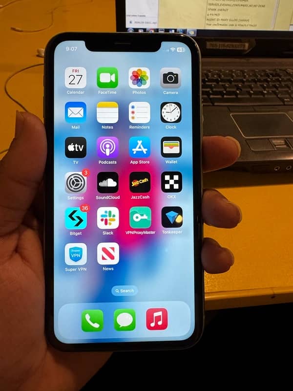 Iphone 11 64GB factory Unlocked 2