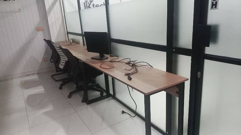 Used work stations for sale urgently 0