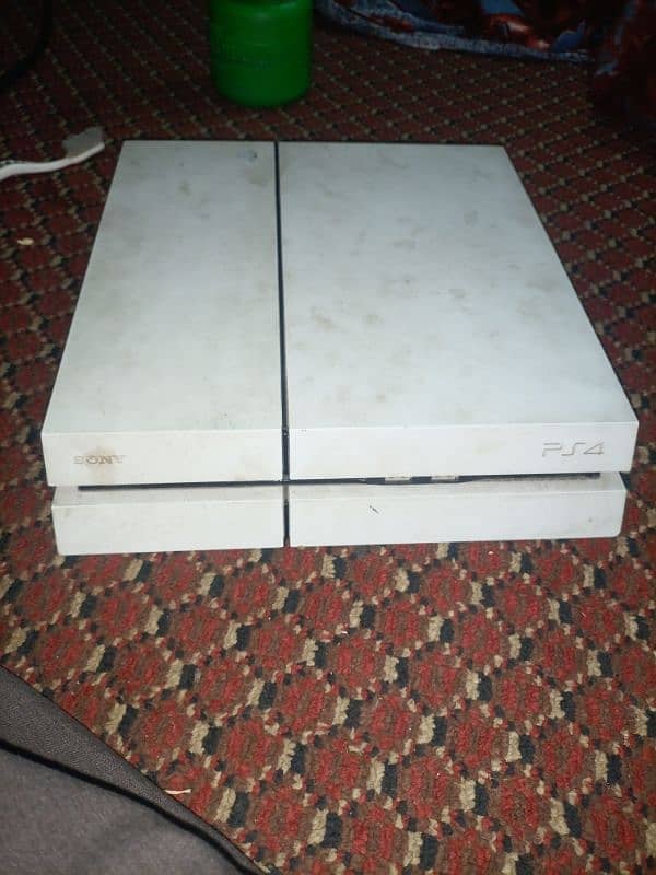 PS4 gaming console 3