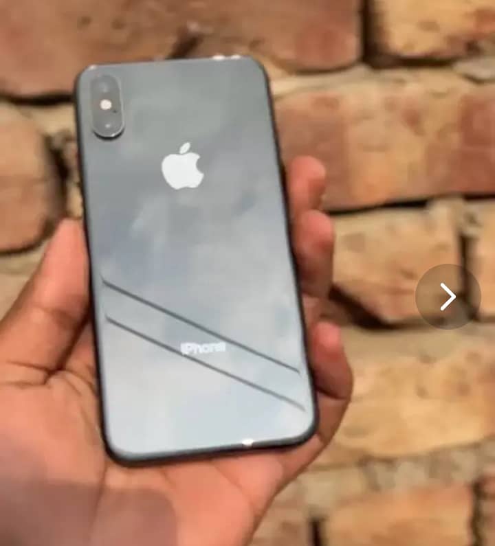 iPhone Xs 2