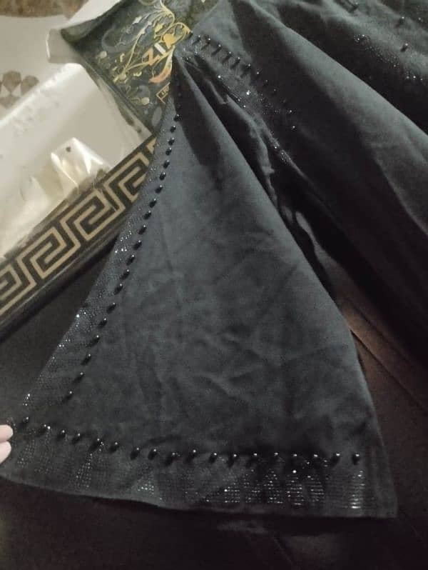 Black abaya available 3