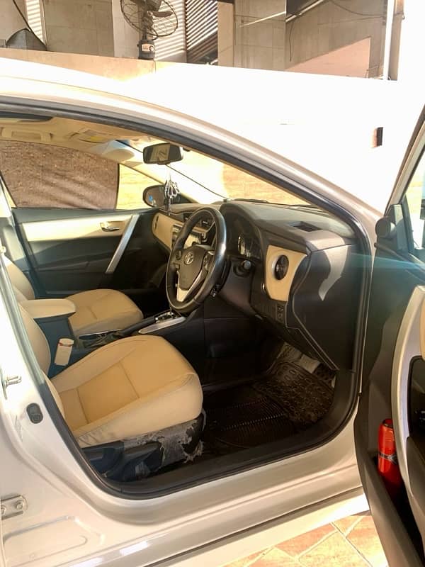 Toyota Altis Grande X 1.8 CVT-i Beige interior 2021 5